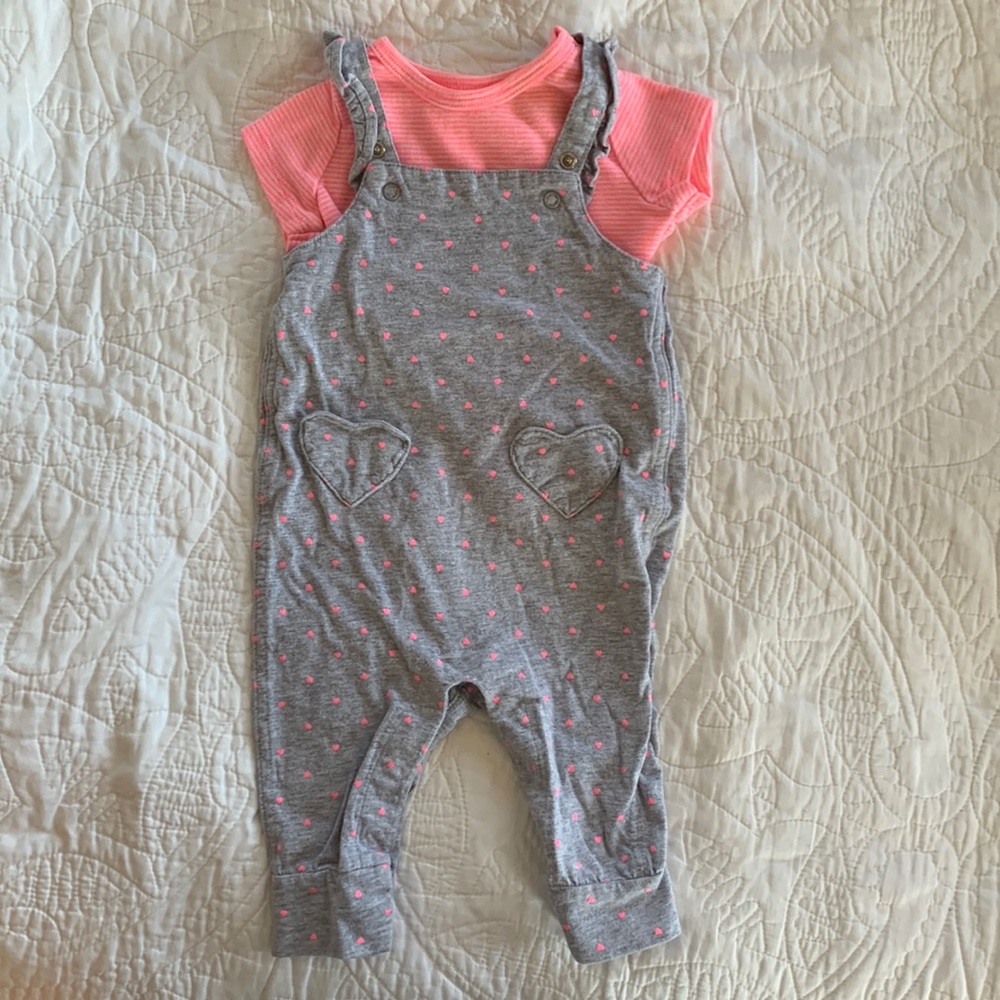 💕5 for $25💕 Carter’s two piece heart overall and shirt set